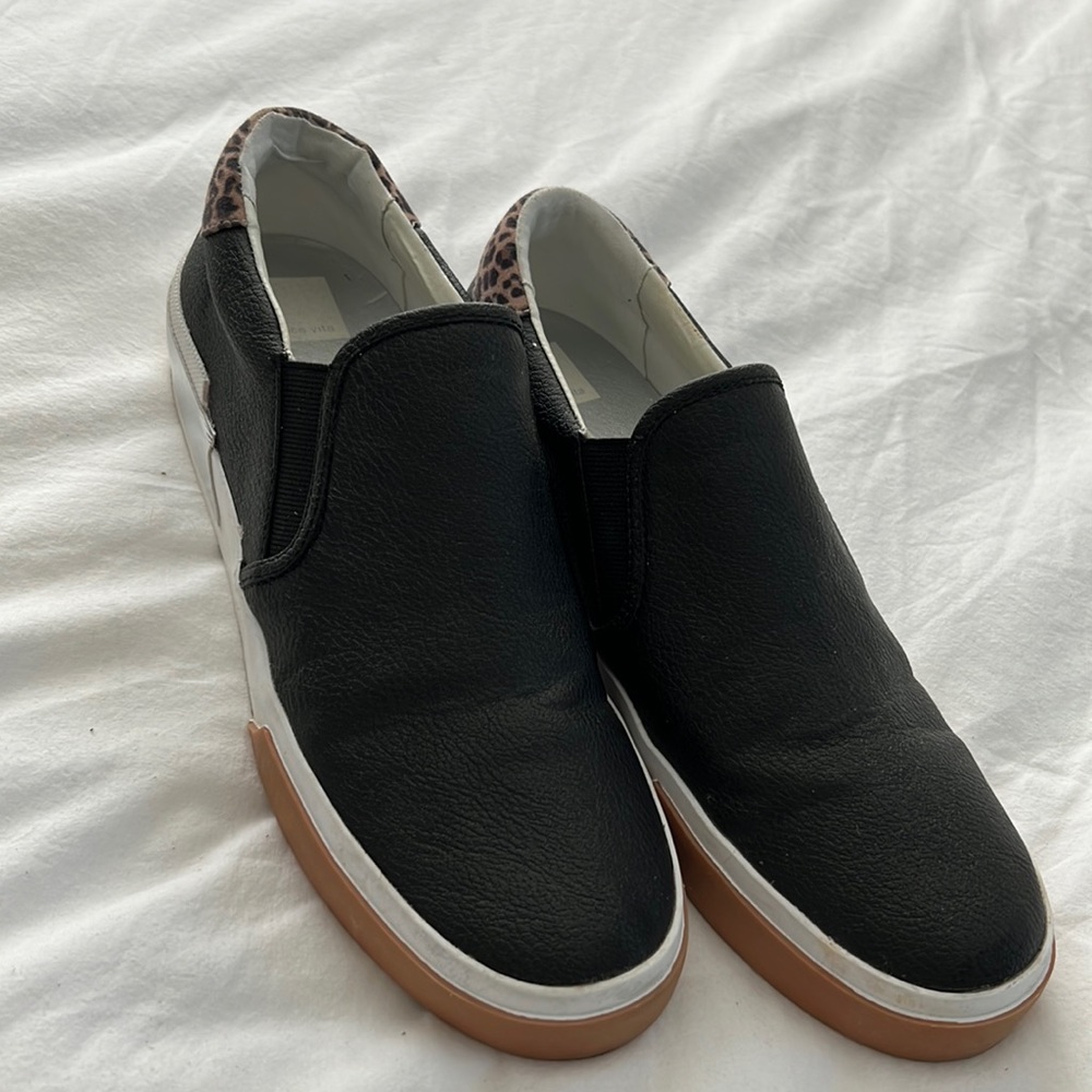 Dolce Vita Zeeta sneakers in black Stella. Size 9.